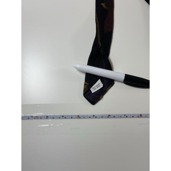 Vintage Camden Court Men’s Tie Black Gold Floral Medallion Geometric 80s 90s USA - Picture 5 of 6